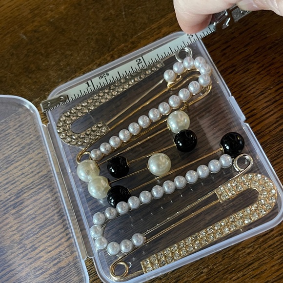 Bundle of 8 Sweater Shawl Pins - Picture 2 of 4